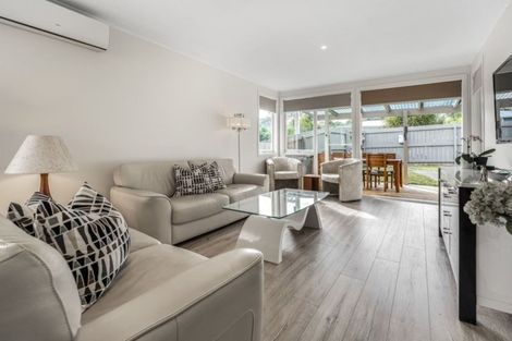 Photo of property in 1/51 Selwyn Crescent, Forrest Hill, Auckland, 0620