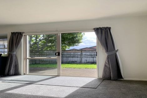 Photo of property in 10/520 Don Buck Road, Westgate, Auckland, 0614
