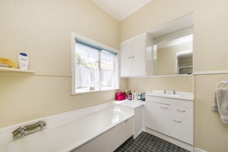 Photo of property in 18 Marshall Road, Hunterville, 4730