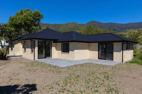 Photo of property in 213a Waikawa Road, Waikawa, Picton, 7220