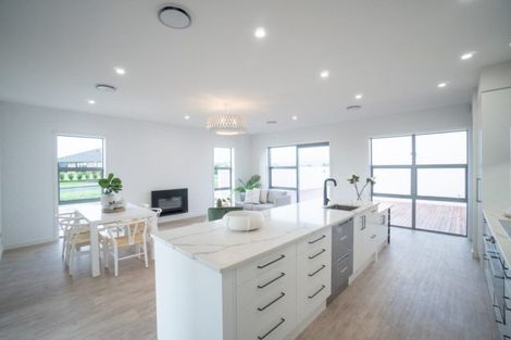 Photo of property in 9 Loveston Lane, Kelvin Grove, Palmerston North, 4470