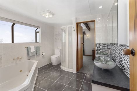 Photo of property in 27 Mercury Way, Whitby, Porirua, 5024