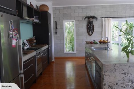 Photo of property in 163 Ocean Beach Road, Tairua, 3508