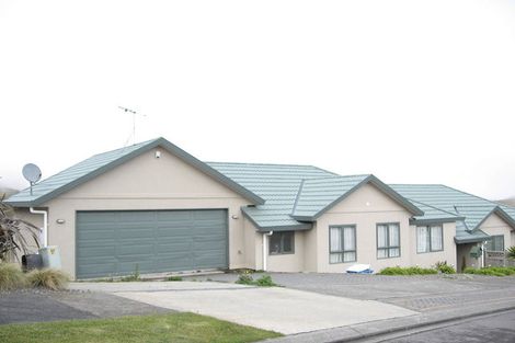 Photo of property in 6 Landsdowne Terrace, Karori, Wellington, 6012
