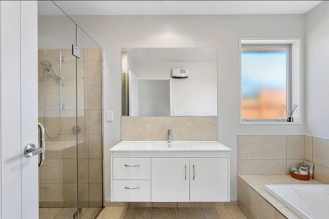 Photo of property in 2 Stonebridge Lane, Oxford, 7430