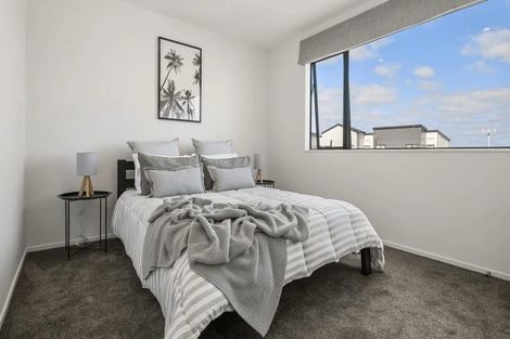 Photo of property in 11 Koiora Road, Clarks Beach, 2122