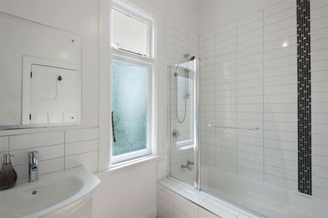 Photo of property in 129 Somerfield Street, Somerfield, Christchurch, 8024