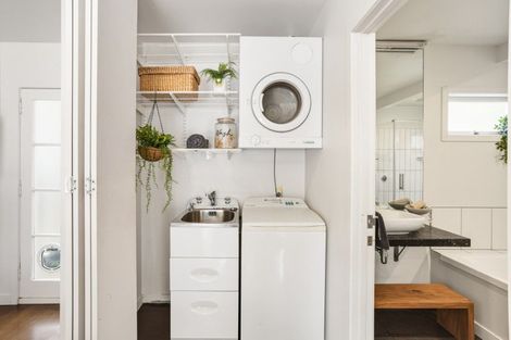 Photo of property in 37 Haruru Falls Road, Haruru, 0204