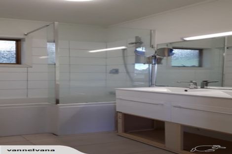 Photo of property in 2/16 Malters Place, Browns Bay, Auckland, 0630