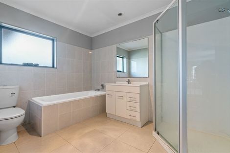 Photo of property in 13 Kokako Rise, Papakura, 2110