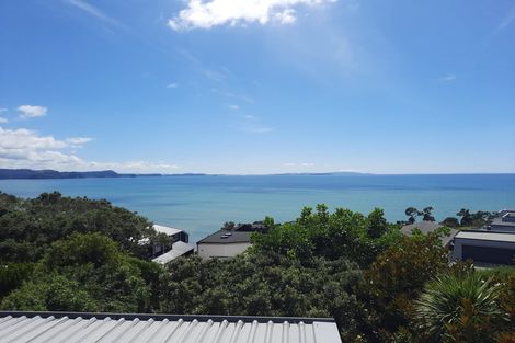 Photo of property in 28 Chelverton Terrace, Red Beach, 0932