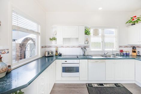 Photo of property in 21 Karina Terrace, Roslyn, Palmerston North, 4414