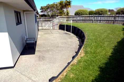 Photo of property in 17 Rivervale Grove, Stanmore Bay, Whangaparaoa, 0932