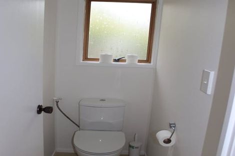 Photo of property in 4/19 Chequers Avenue, Glenfield, Auckland, 0629