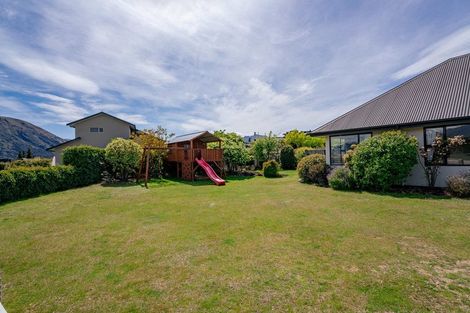 Photo of property in 4 Baker Grove, Wanaka, 9305