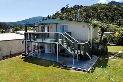 Photo of property in 5 The Parade, Okiwi Bay, French Pass, 7193
