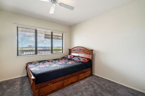 Photo of property in 8a Aeroview Drive, Beach Haven, Auckland, 0626