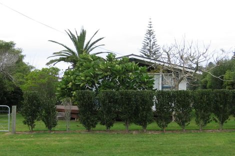 Photo of property in 11 Hahei Beach Road, Hahei, Whitianga, 3591