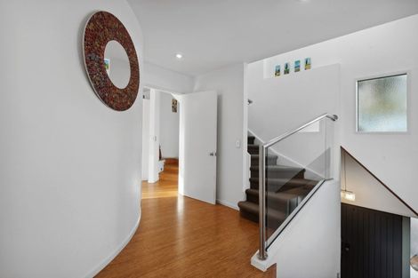 Photo of property in 2/89 Knights Road, Rothesay Bay, Auckland, 0630