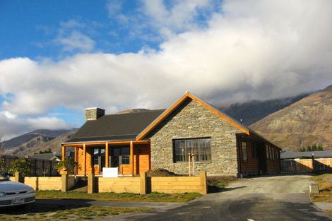 Photo of property in 24 Lochnagar Drive, Lake Hayes, Queenstown, 9304