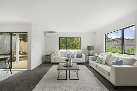 Photo of property in 2/26 Blenheim Street, Glenfield, Auckland, 0629