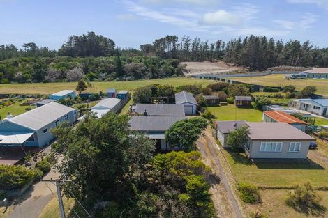 Photo of property in 74 Koputara Road, Himatangi Beach, Foxton, 4891