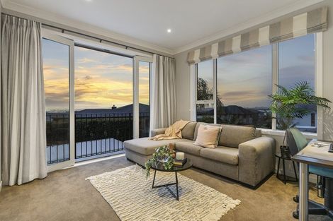 Photo of property in 8 Verley Rise, East Tamaki Heights, Auckland, 2016