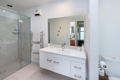 Photo of property in 88 Milton Terrace, Picton, 7220