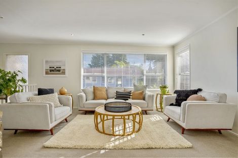 Photo of property in 18 Vonnell Place, Birkdale, Auckland, 0626