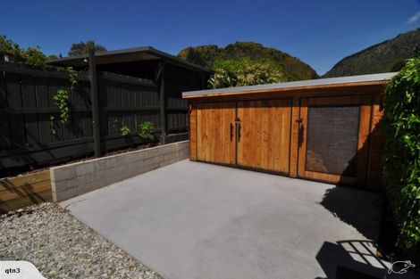 Photo of property in 2 Berkshire Street, Arrowtown, 9302