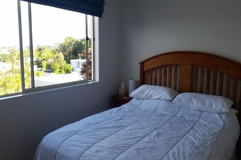 Photo of property in 1/72 Kitchener Road, Milford, Auckland, 0620