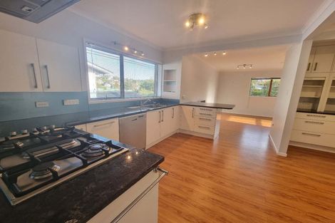 Photo of property in 4 King Richard Place, Browns Bay, Auckland, 0630