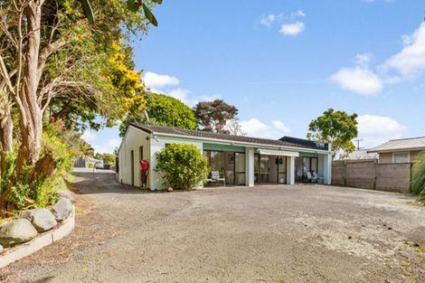 Photo of property in 51 Wairau Road, Oakura, 4314