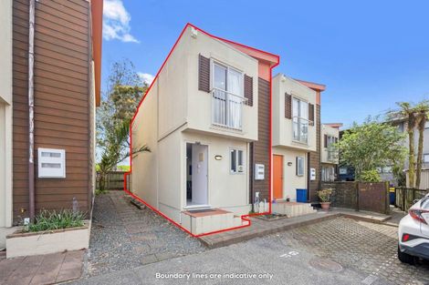Photo of property in 8/85 Portage Road, New Lynn, Auckland, 0600
