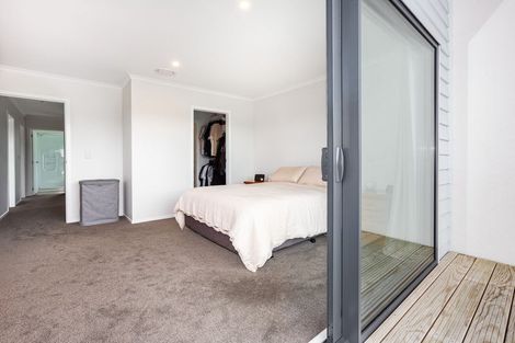 Photo of property in 21 Koreke Close, Kenepuru, Porirua, 5022