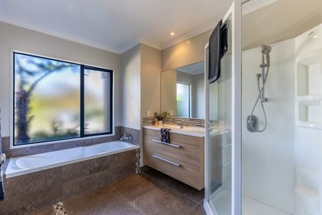 Photo of property in 32 Broadsea Avenue, Ruby Bay, Mapua, 7005