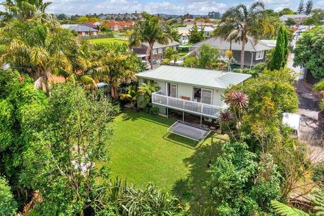 Photo of property in 44a Riserra Drive, Ranui, Auckland, 0612