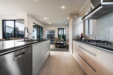 Photo of property in 2 Taikura Avenue, Red Beach, 0932