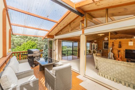 Photo of property in 6 Barker Rise, Northcross, Auckland, 0632