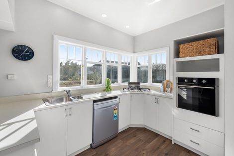 Photo of property in 5 York Street, Moera, Lower Hutt, 5010