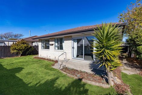 Photo of property in 2/2 Queenspark Drive, Parklands, Christchurch, 8083