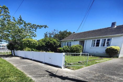 Photo of property in 15 Lockwood Crescent, Taita, Lower Hutt, 5011