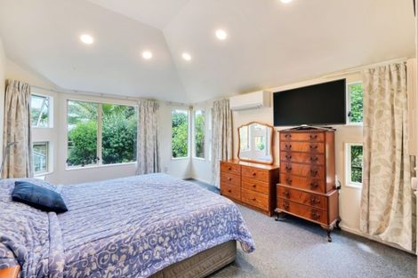 Photo of property in 1/8 Sunset Road, Unsworth Heights, Auckland, 0632