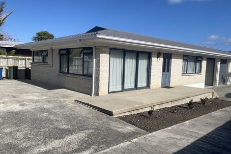 Photo of property in 114 Te Atatu Road, Te Atatu South, Auckland, 0610