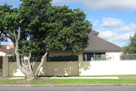 Photo of property in 2/6 Eastern Beach Road, Eastern Beach, Auckland, 2012