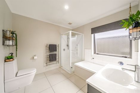 Photo of property in 3 Quartz Place, Brown Owl, Upper Hutt, 5018