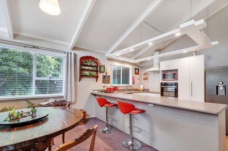 Photo of property in 16 Antrim Place, Hokowhitu, Palmerston North, 4410