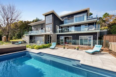 Photo of property in 1091 Whangaparaoa Road, Tindalls Beach, Whangaparaoa, 0930