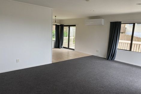 Photo of property in 9 Amery Place, West Harbour, Auckland, 0618