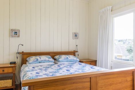 Photo of property in 27 Bournemouth Terrace, Murrays Bay, Auckland, 0630